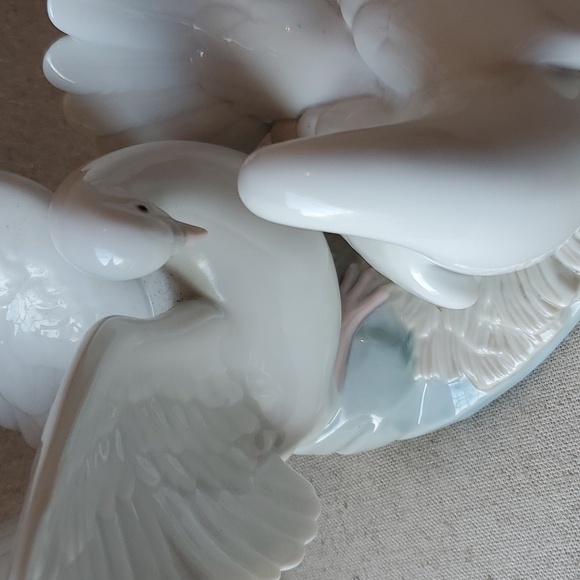 Lladro Doves Figurine - Picture 7 of 10